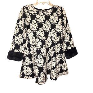 Janie and Jack Girls 3T Black and White Floral Jacquard Dress Faux Fur Cuffs. 10